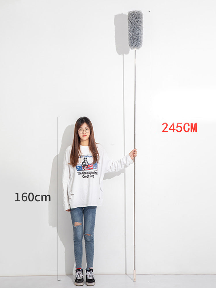Retractable feather duster