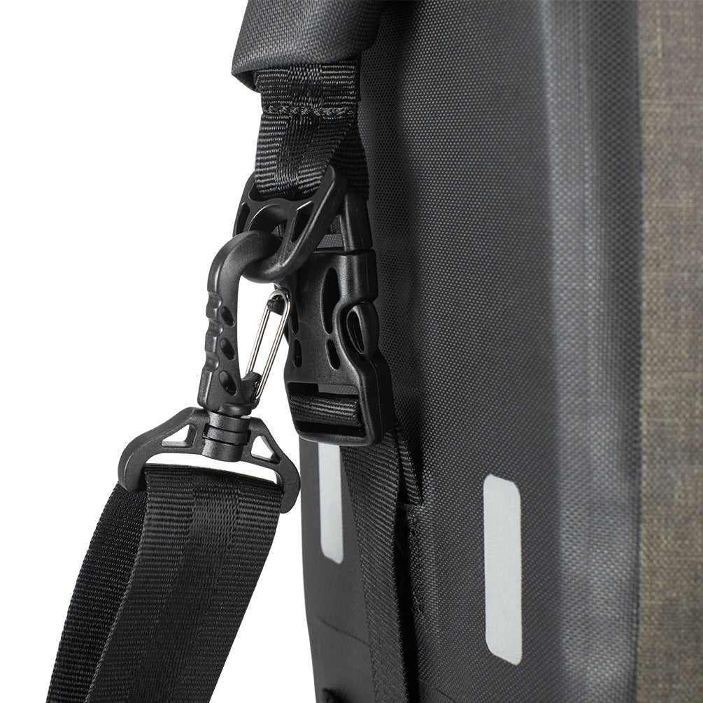 Fully waterproof bicycle bag carrying bag