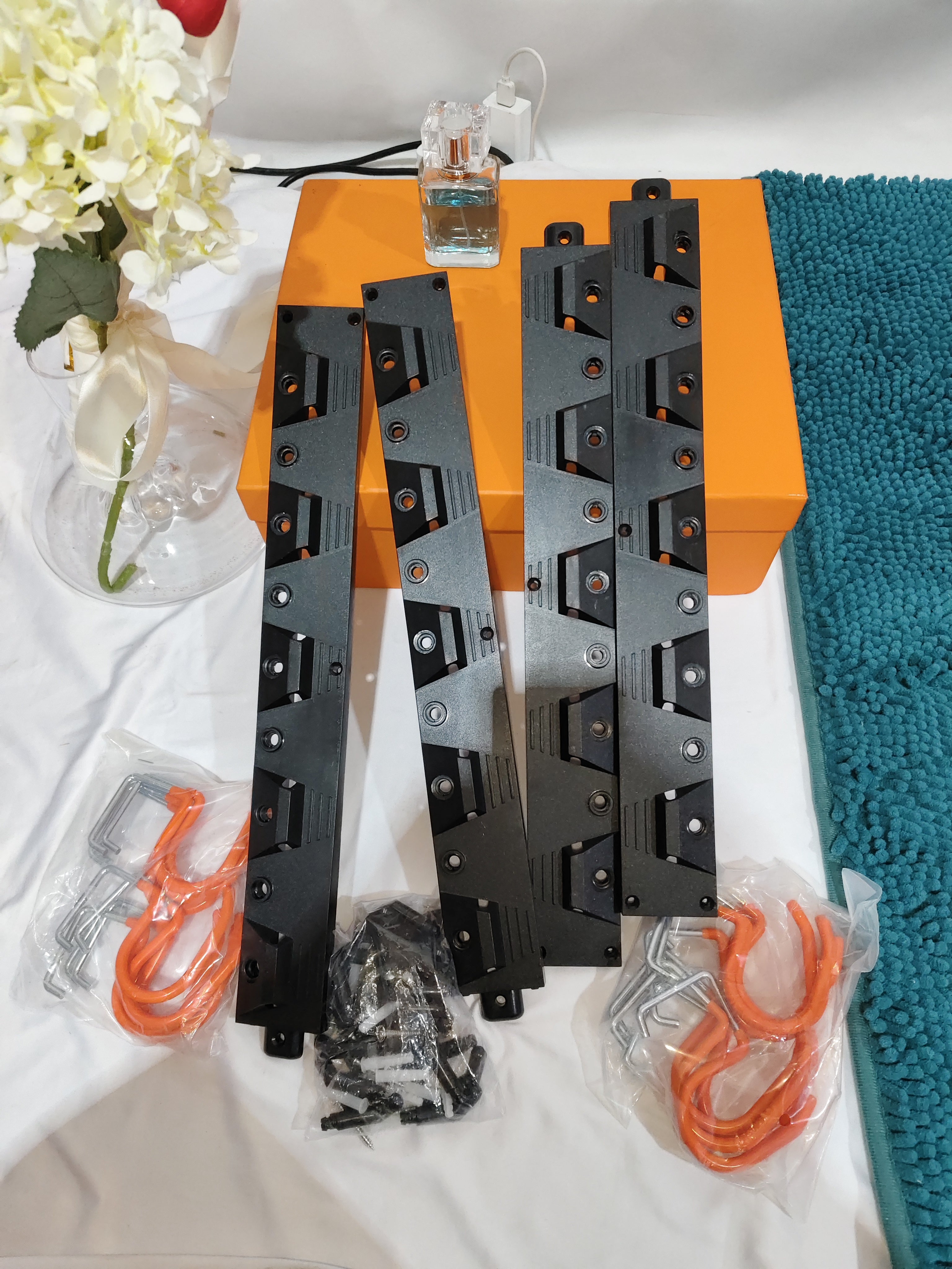 Organisateur d'Outils Mural Robuste en Métal - Support 5 Crochets et Vis Incluses