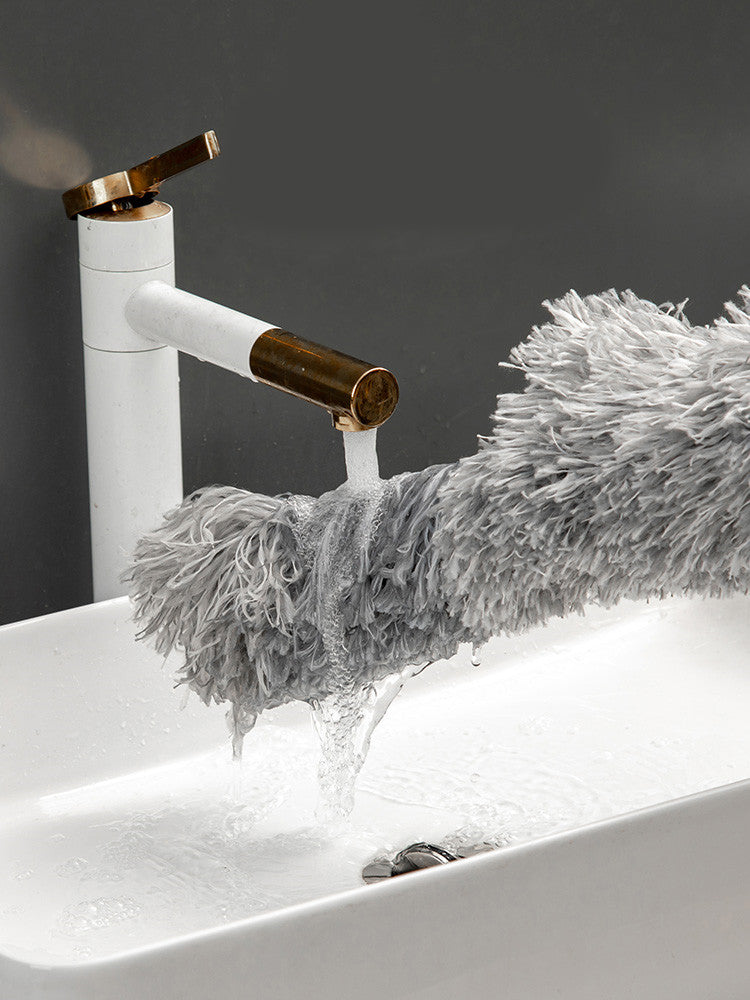Retractable feather duster